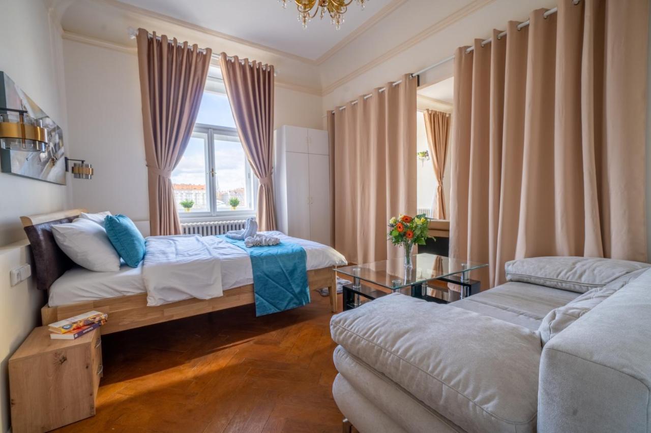Exclusive Apartment With A View Of Prague Castle And Vltava River Exterior photo