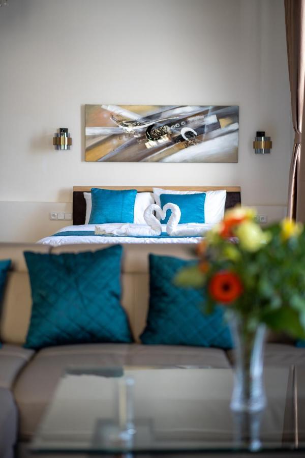 Exclusive Apartment With A View Of Prague Castle And Vltava River Exterior photo