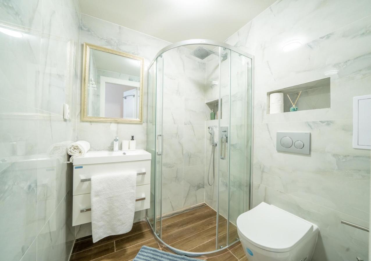 Exclusive Apartment With A View Of Prague Castle And Vltava River Exterior photo