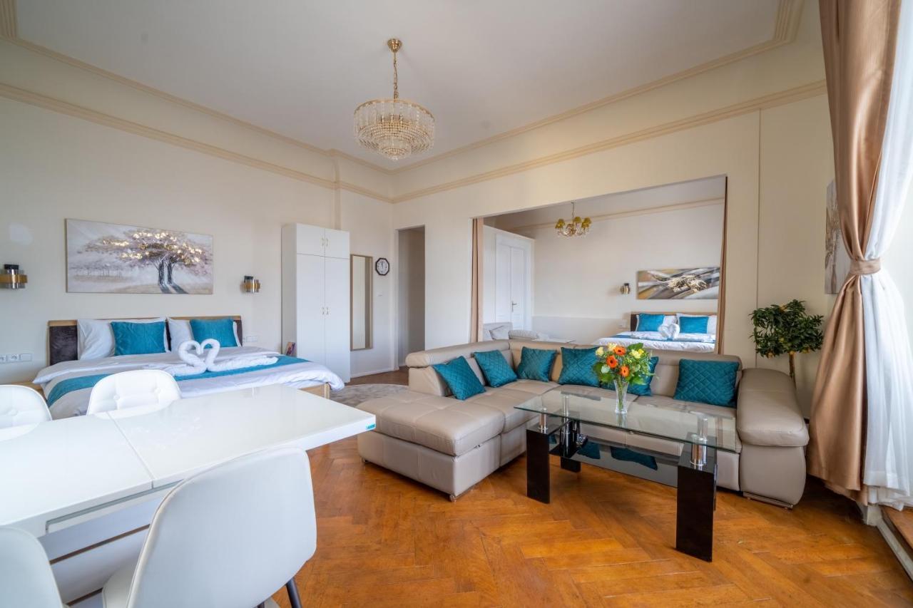 Exclusive Apartment With A View Of Prague Castle And Vltava River Exterior photo